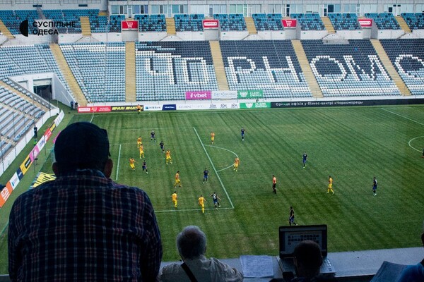 Впервые за девять месяцев: на стадионе &quot;Черноморец&quot; в Одессе состоялся футбольный матч фото 6
