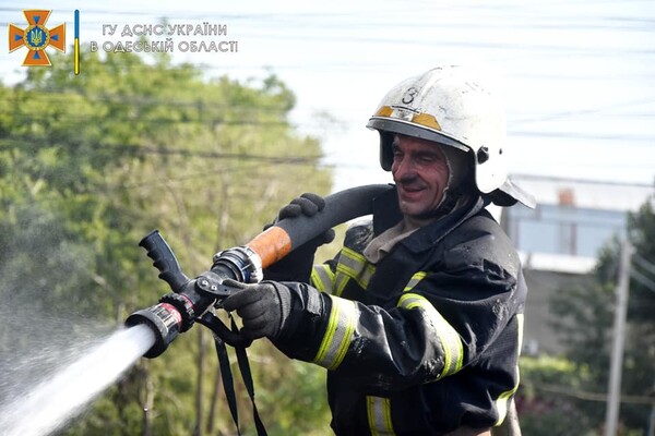 Пожары в ресторане и жилом доме: как прошли сутки у спасателей в Одессе фото 5