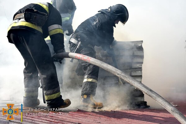Пожары в ресторане и жилом доме: как прошли сутки у спасателей в Одессе фото 19