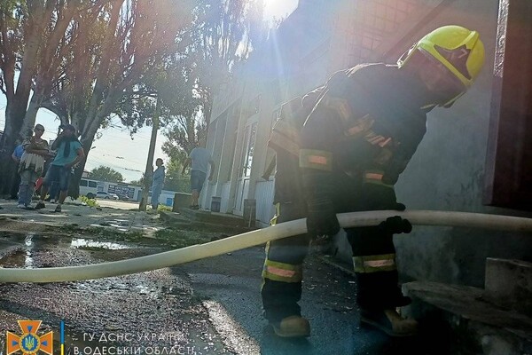 Пожары в ресторане и жилом доме: как прошли сутки у спасателей в Одессе фото 30