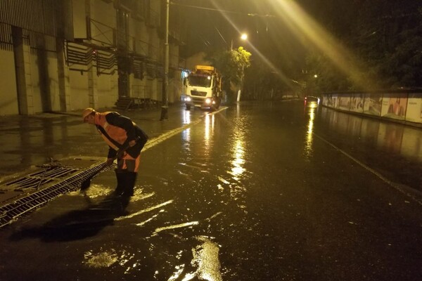 На Одессу снова обрушилась непогода: какие улицы затопило фото 1