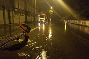 На Одессу снова обрушилась непогода: какие улицы затопило (обновлено) фото 1