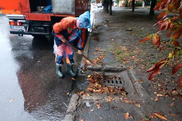 На Одессу снова обрушилась непогода: какие улицы затопило фото 6