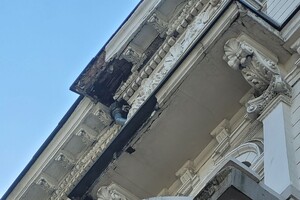 После недавней реставрации: в центре Одессы разрушается старинное здание (фотофакт) фото 2