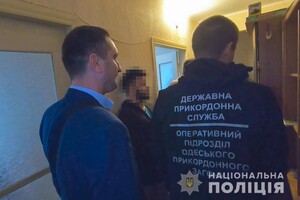 В Одесі поліцейські викрили батька із сином, які підробляли документи для ухилістів фото 3