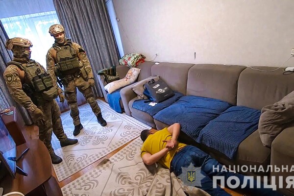 В Одессе полицейские разоблачили отца с сыном, которые подделывали документы для уклонистов фото 5