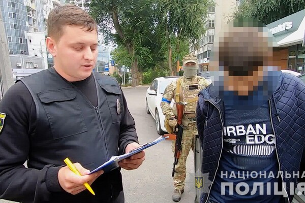 В Одесі спіймали чоловіка, який підробляв довідки для уклоністів фото 6