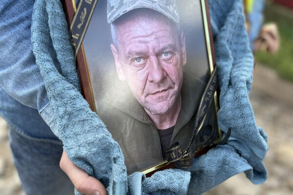 Спасатель-доброволец и военный: на русско-украинской войне погибли еще два защитника фото
