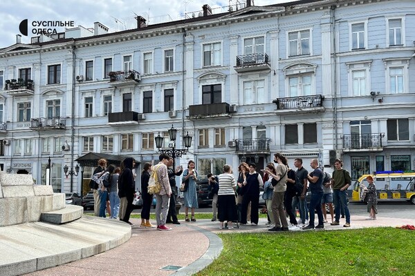 &quot;Убийца&quot; и &quot;снести&quot;: в Одессе снова разрисовали памятник Екатерине II (обновлено) фото 4