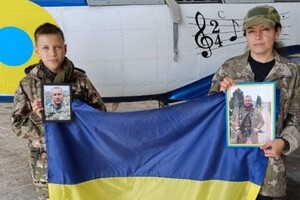 Авиатор развеял прах Героя Украины над Одессой  фото