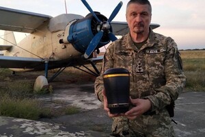 Авиатор развеял прах Героя Украины над Одессой  фото 1