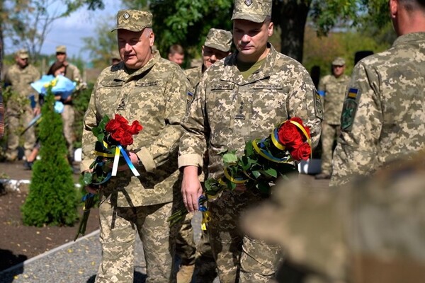 В зенитно-ракетной Одесской бригаде открыли мемориал памяти погибших сослуживцев фото