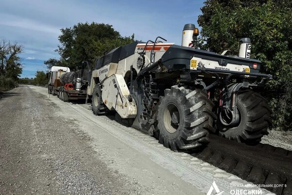 На Одещині ремонтують дорогу до Молдови фото