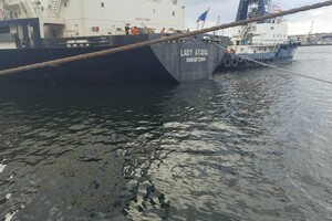 Із портів Одеської області вийшли 11 суден фото