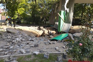 В Одессе на заправке произошел взрыв: под завалами ищут человека (обновлено) фото