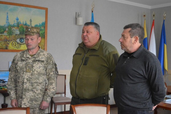Семье погибшего 20-летнего военного из Одесской области вручили его посмертную награду &quot;За мужество&quot; фото 4