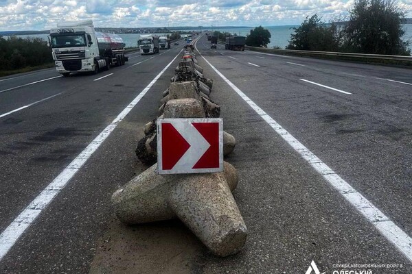 C дорог в Одесской области убирают ограничители, которые появились там из-за войны фото 1