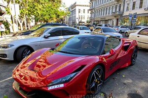 По Одессе ездит Ferrari за 300 000 долларов (фотофакт) фото