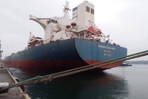 З портів Великої Одеси вийшли дев'ять суден із зерном: серед них найбільший балкер фото