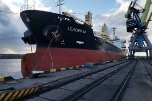 З портів Великої Одеси вийшли дев'ять суден із зерном: серед них найбільший балкер фото 1