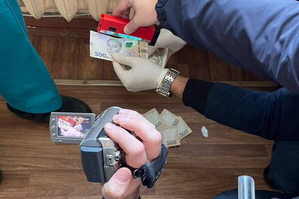 В Одесі медик вимагав гроші за безкоштовну операцію з військовослужбовця фото 1