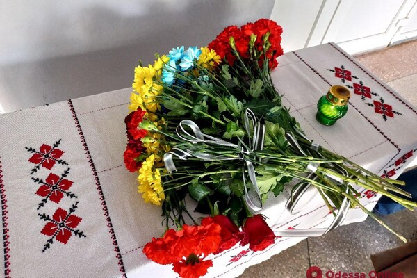 В школе Одессы открыли мемориальную доску в честь погибшего &quot;Роланда&quot; фото 6