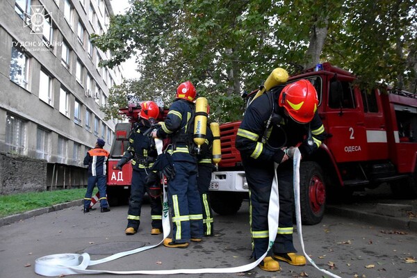 Пожежа в Політеху та вибухонебезпечна знахідка: як минула доба в одеських рятувальників фото 6