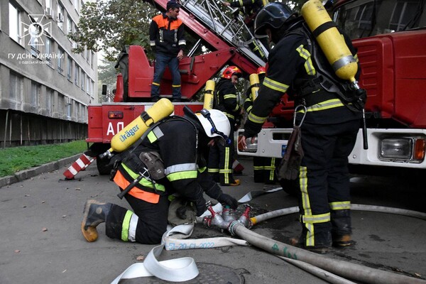 Пожар в Политехе и взрывоопасная находка: как прошли сутки у одесских спасателей фото 7