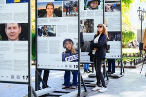 &quot;Война еще не закончилась&quot;: в Одессе открыли фотовыставку, посвященную журналистам фото 1