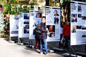 &quot;Война еще не закончилась&quot;: в Одессе открыли фотовыставку, посвященную журналистам фото 4