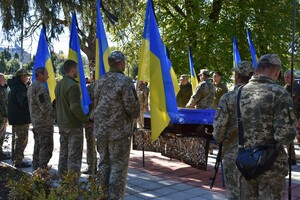 Одеська область попрощалася із ще одним захисником України фото 9