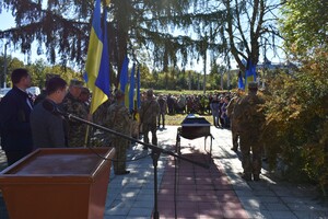 Одеська область попрощалася із ще одним захисником України фото 11