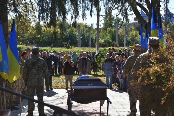 Одеська область попрощалася із ще одним захисником України фото 15