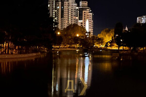 Странная экономия: как в Одессе по вечерам горят вывески и фонари (обновлено) фото