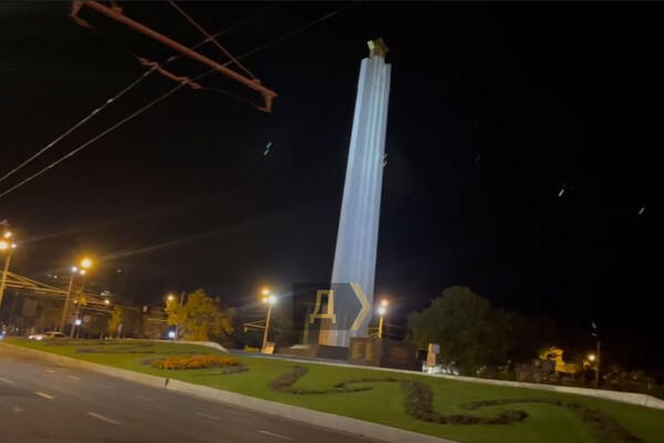 Странная экономия: как в Одессе по вечерам горят вывески и фонари (обновлено) фото 2