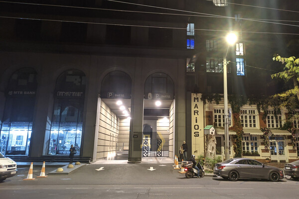 Странная экономия: как в Одессе по вечерам горят вывески и фонари (обновлено) фото 3