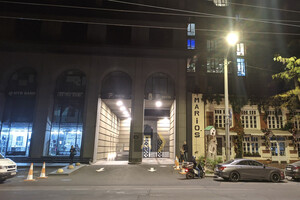 Странная экономия: как в Одессе по вечерам горят вывески и фонари (обновлено) фото 3