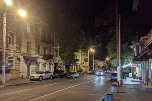 Странная экономия: как в Одессе по вечерам горят вывески и фонари (обновлено) фото 4