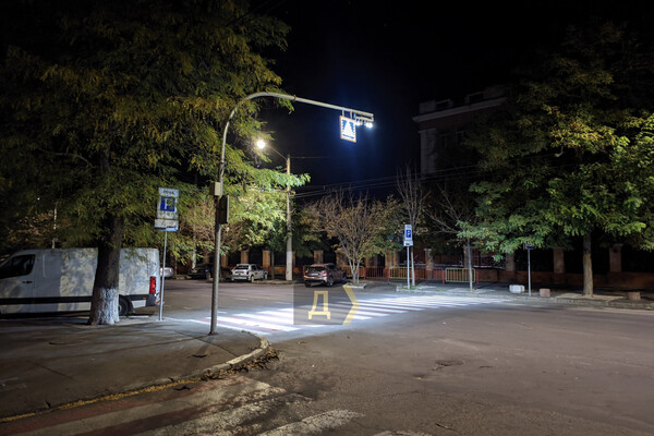 Странная экономия: как в Одессе по вечерам горят вывески и фонари (обновлено) фото 6