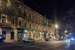 Странная экономия: как в Одессе по вечерам горят вывески и фонари (обновлено) фото 12