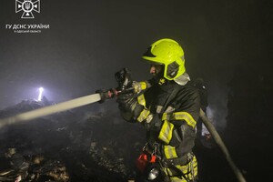Пожар в ангаре и опасная находка: как прошли сутки у одесских спасателей фото 1