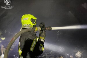 Пожар в ангаре и опасная находка: как прошли сутки у одесских спасателей фото 2