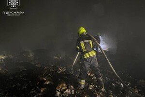 Пожар в ангаре и опасная находка: как прошли сутки у одесских спасателей фото 5