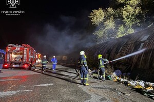 Пожар в ангаре и опасная находка: как прошли сутки у одесских спасателей фото 6