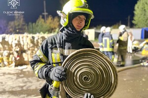 Пожар в ангаре и опасная находка: как прошли сутки у одесских спасателей фото 7