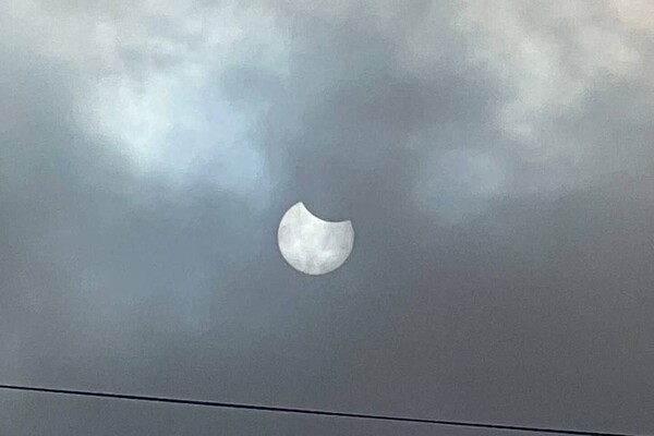 Одесити сьогодні спостерігають часткове затемнення (фото, відео) фото