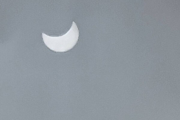 Одесити сьогодні спостерігають часткове затемнення (фото, відео) фото 1