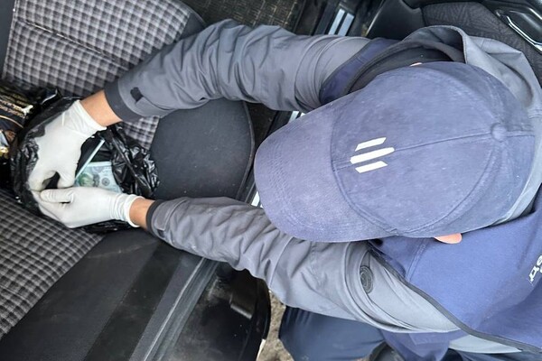 Одеський поліцейський попався на хабарі у 5000 доларів: намагався &quot;допомогти&quot; винуватцю смертельної ДТП фото 1
