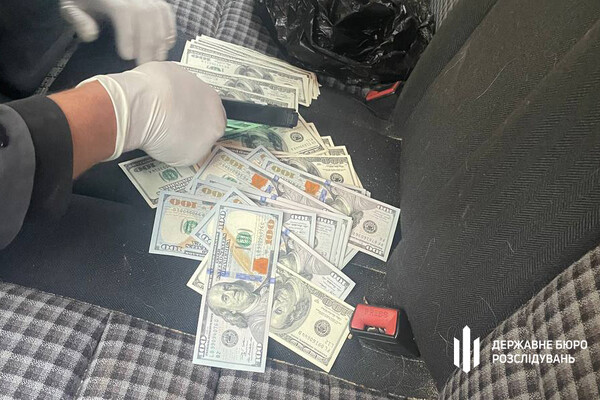 Одесский полицейский попался на взятке в 5000 долларов: пытался &quot;помочь&quot; виновнику смертельного ДТП фото 3