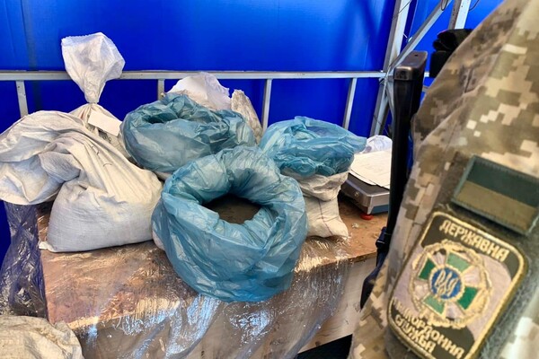 В одеському порту знайшли &quot;чорний&quot; кокаїн на 15 мільйонів гривень фото 2